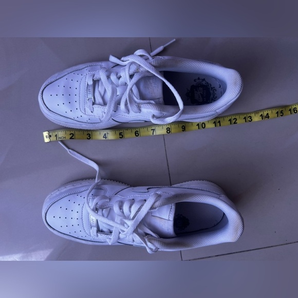 Nike Air Force 1 Low LE Triple White GS (DH2920-111) Grade School Size 4Y-7Y - Picture 4 of 15